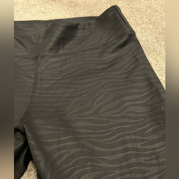 EXPRESS Zebra Patter Coated Leggings Women’s size Large - Picture 6 of 11